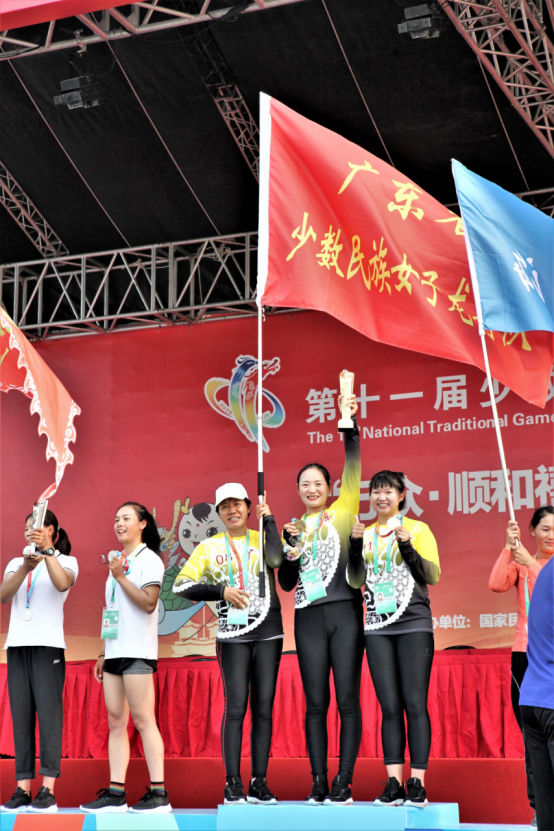 (重点稿件)广东女子龙舟队演绎新时代民族大团结1429.png