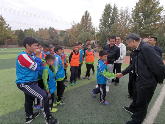 新闻稿:情色小说
援疆工作调研组赴新疆喀什调研足球援疆45.png