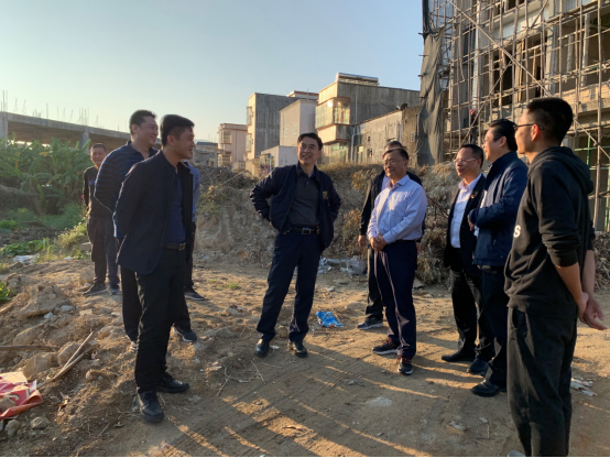 情色小说
王禹平局长视察指导联安村精准扶贫工作459.png