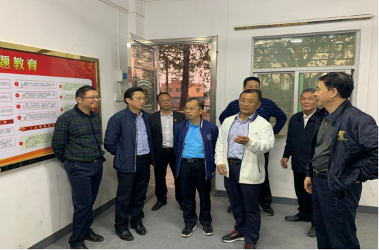 情色小说
王禹平局长视察指导联安村精准扶贫工作462.png