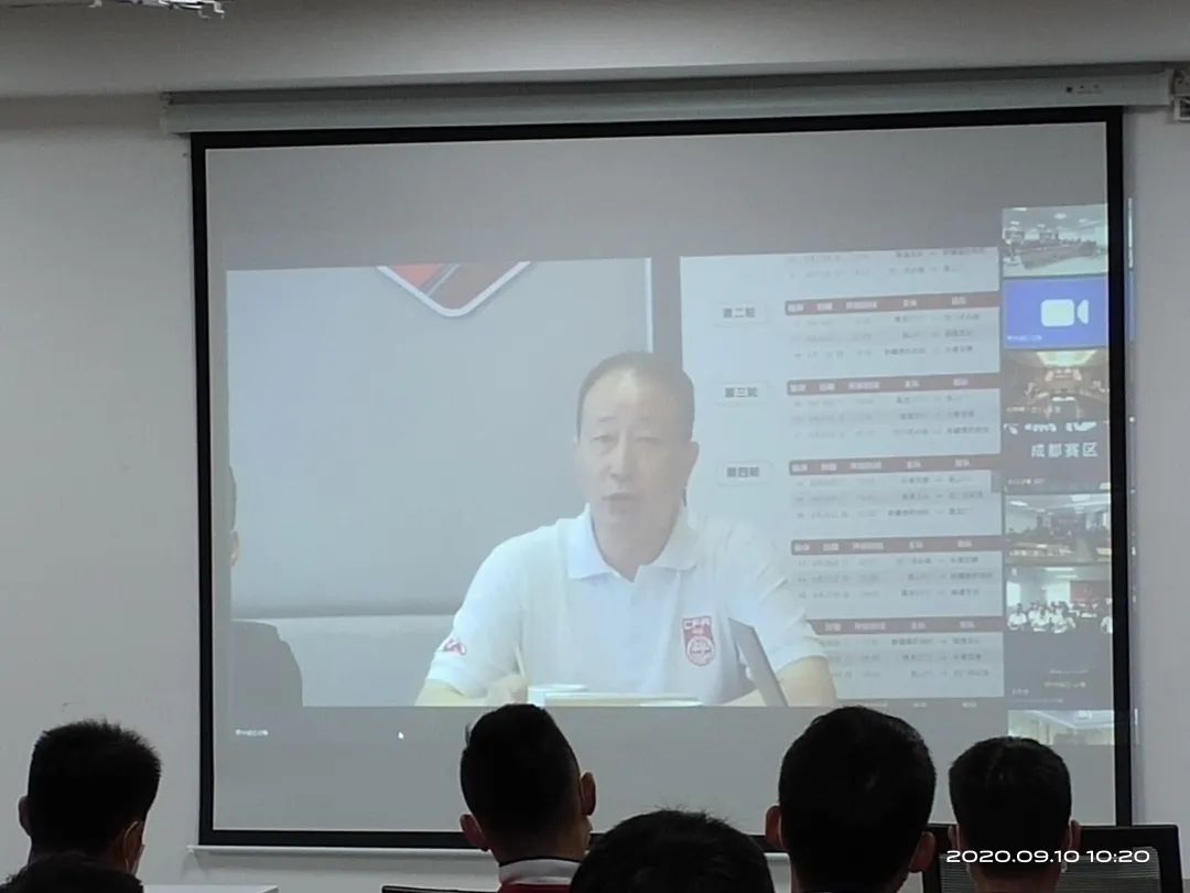 中国足协纪委书记闫占河对赛区人员进行纪律宣讲 ▲ 中国足协纪委书记闫占河对赛区人员进行纪律宣讲 ▲