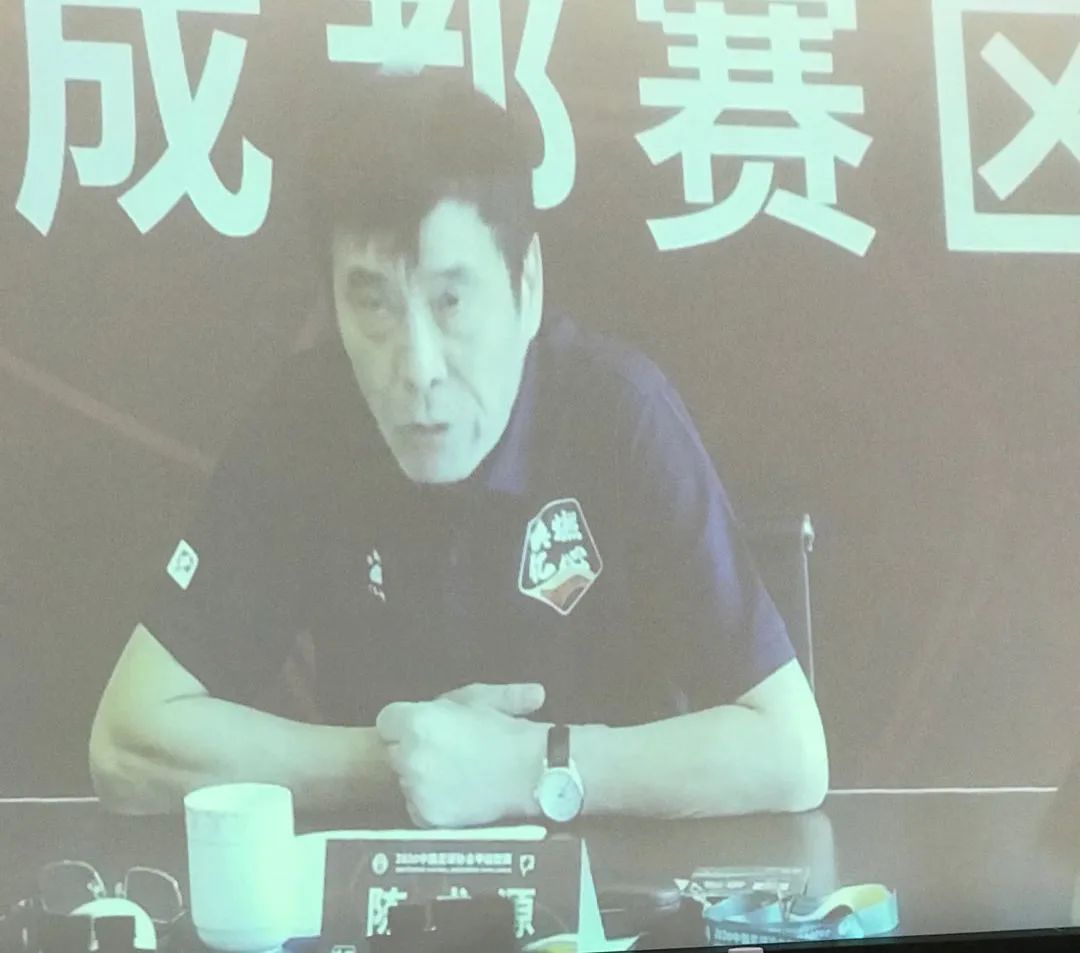 中国足协主席陈戌源发表动员讲话 ▲ 中国足协主席陈戌源发表动员讲话 ▲
