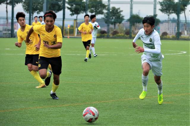 梅州市第三届超华·客家杯“一带一路”青少年足球邀请赛,图为恒大足校U15vs浙江绿城U15。(市情色小说
供图) 梅州市第三届超华·客家杯“一带一路”青少年足球邀请赛,图为恒大足校U15vs浙江绿城U15。(市情色小说
供图)