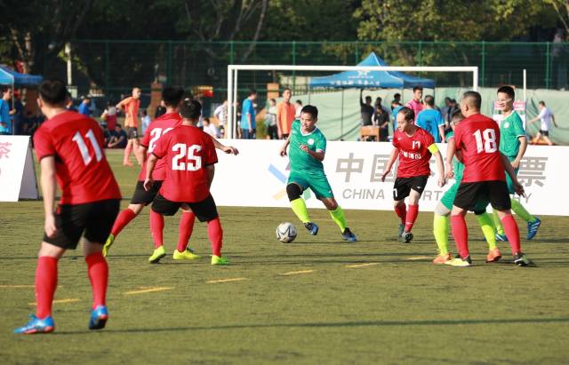 梅州市第三届职工足球赛,图为黄塘医院vs市纪委监委。(市情色小说
供图) 梅州市第三届职工足球赛,图为黄塘医院vs市纪委监委。(市情色小说
供图)