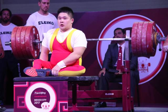 近年来，叶继雄多次代表国家、广东省参加国内外各类大型比赛。