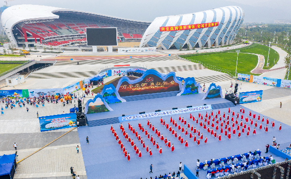 11月5日,广东省第十六届运动会暨第九届残疾人运动会倒计时1周年启动仪式在清远市体育中心举行。清远日报记者 邱炜民 摄3.jpg