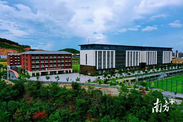 如今,五华县崛起一座国家级足球小镇——五华横陂足球特色小镇。 五华横陂足球特色小镇供图 如今,五华县崛起一座国家级足球小镇——五华横陂足球特色小镇。 五华横陂足球特色小镇供图