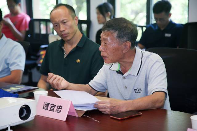 谭宜忠介绍广东航空运动发展情况