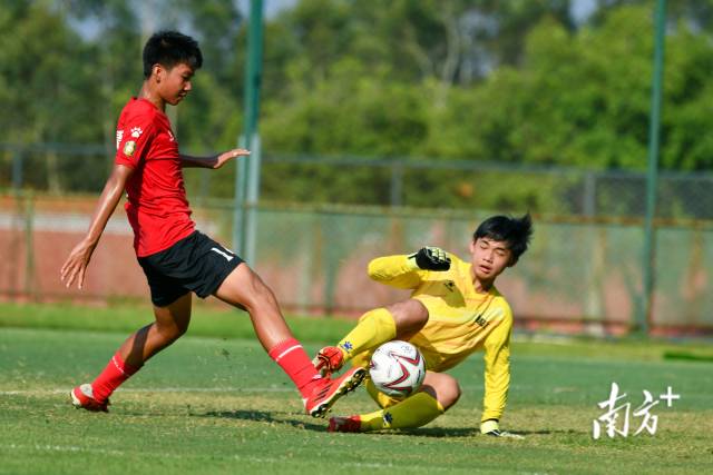 临门一脚。 临门一脚。