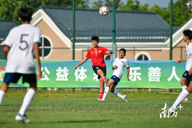 突破重围。 突破重围。