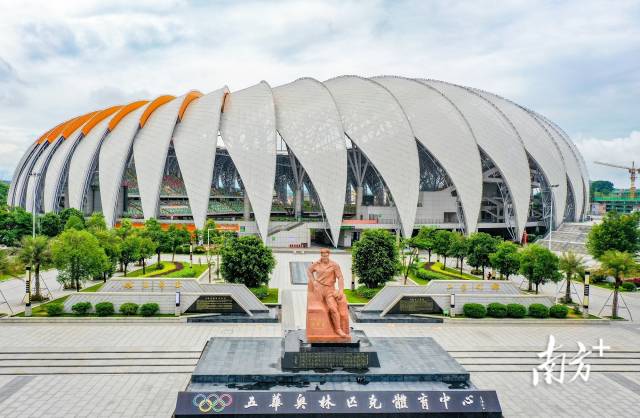 五华奥体中心惠堂体育场。 南方+ 何森垚 拍摄