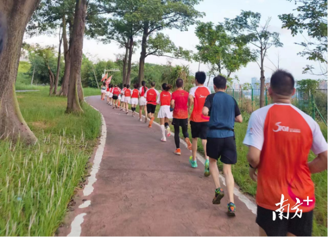 社会体育指导员在企石石崇村开展技能指导服务活动 社会体育指导员在企石石崇村开展技能指导服务活动