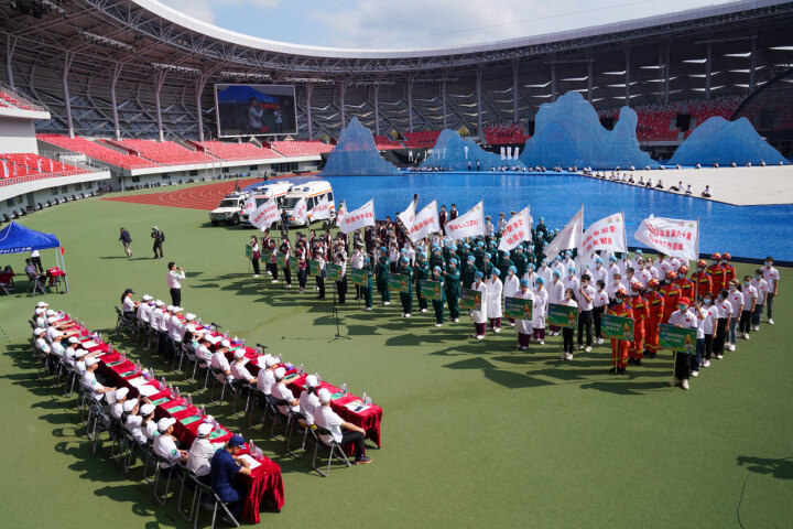 10月30日上午,广东省第十六届运动会暨第九届残疾人运动会疫情防控和医疗保障誓师大会暨应急演练在清远体育中心举行。清远日报记者 邱炜民 摄