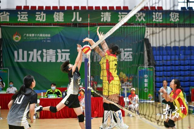 3日10时,在经过初步热身后,乙组广州对阵惠州赛事举行。 3日10时,在经过初步热身后,乙组广州对阵惠州赛事举行。