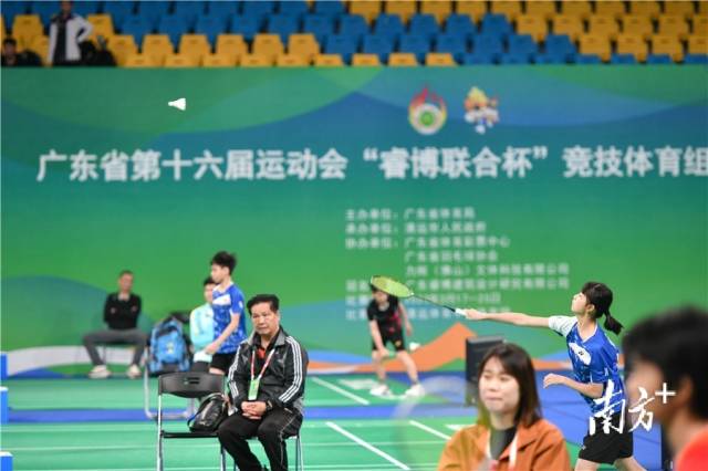 3月17日,省运会羽毛球比赛在清远体育中心揭幕,迎来全省19个地市的544名运动员参与。曾亮超 摄 3月17日,省运会羽毛球比赛在清远体育中心揭幕,迎来全省19个地市的544名运动员参与。曾亮超 摄