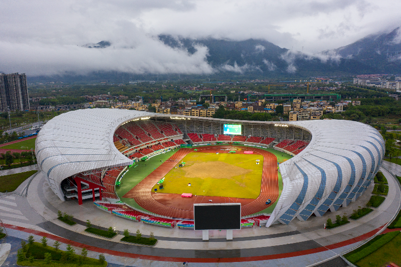 2023年3月31日,雨后的清远体育中心,广东省第十六届运动会竞技体育组田径比赛在清远体育中心田径场开赛。清远日报记者 邱炜民 摄.jpg