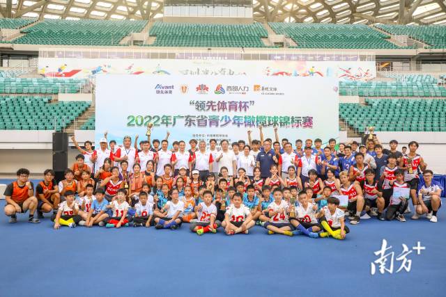 为橄榄球爱好者提供比赛平台。 为橄榄球爱好者提供比赛平台。