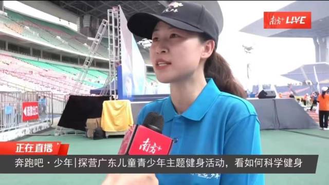 奥运冠军易思玲接受采访