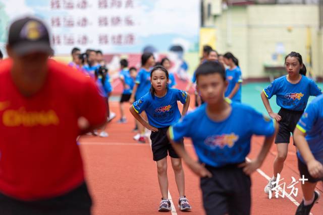 小运动员们在训练中。 小运动员们在训练中。