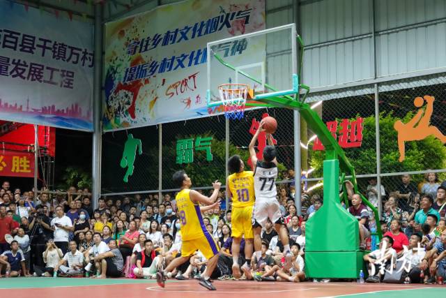 赛场内,选手们拼尽全力。南方+记者 施亮 摄 赛场内,选手们拼尽全力。南方+记者 施亮 摄