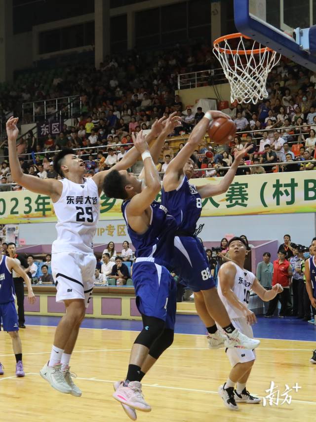 “村BA”的对抗相当激烈。 “村BA”的对抗相当激烈。