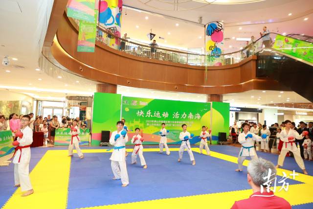 本次锦标赛在商圈开幕。通讯员供图 本次锦标赛在商圈开幕。通讯员供图