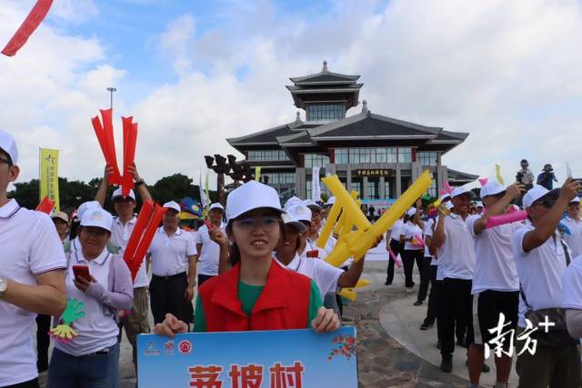 近千名市民欢聚一堂,喜迎健康盛会