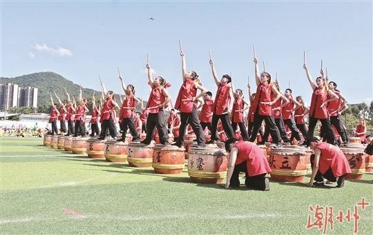 二十四节令鼓。 二十四节令鼓。