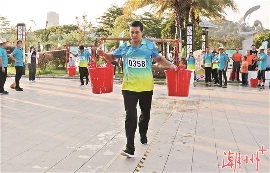 挑水比赛。 挑水比赛。