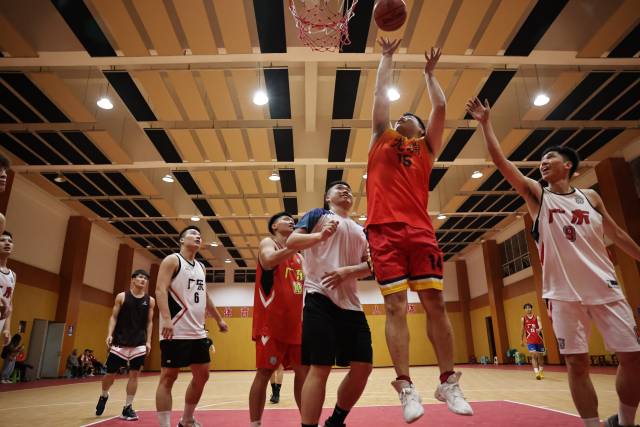 中山沙溪队在进行适应性训练。 中山沙溪队在进行适应性训练。