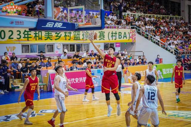 东莞大朗镇队在比赛中。 东莞大朗镇队在比赛中。