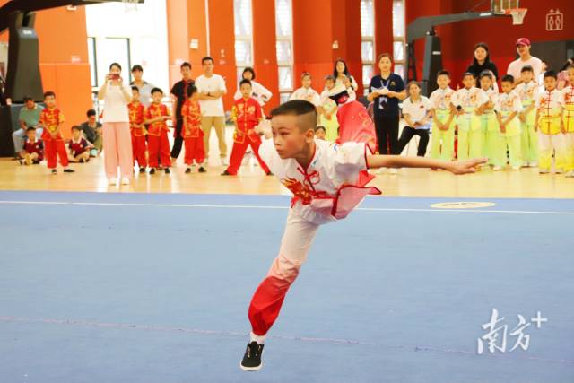 给广大青少年武术爱好者提供交流展示的舞台。 给广大青少年武术爱好者提供交流展示的舞台。