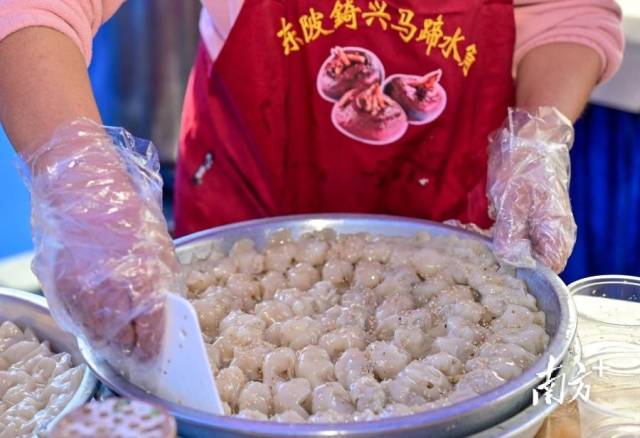 美食补给区为选手提供了连州当地各式特色美食。