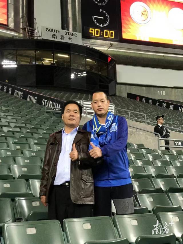 朱鉴文(左)。 朱鉴文(左)。