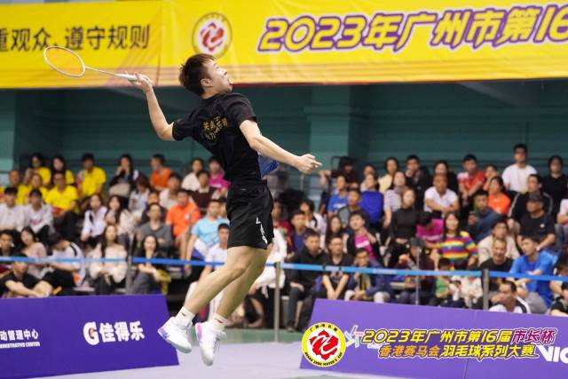 运动员在比赛中。 运动员在比赛中。