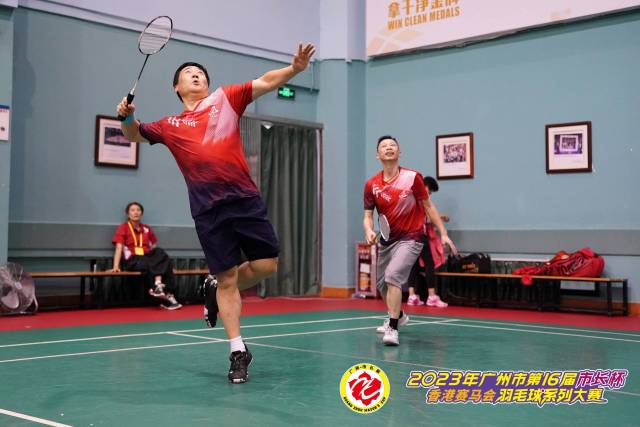 运动员在比赛中。 运动员在比赛中。