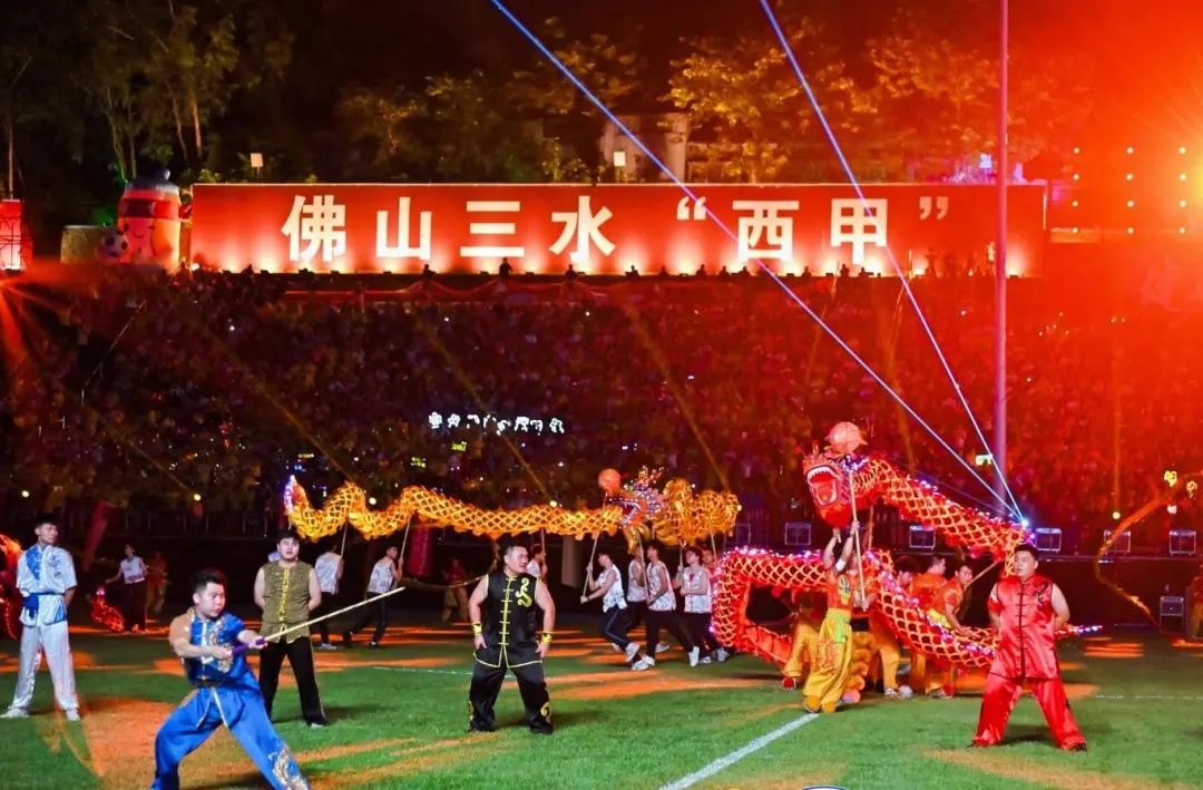 11-第十九届佛山“西甲”足球联赛,在三水区云秀山体育场正式开幕,现场进行《龙腾盛章》表演.jpg