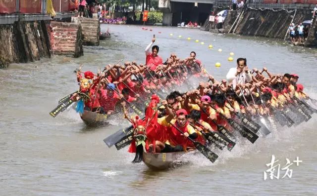 九江通过各类龙舟活动、龙舟赛事,搭建起村与村联络感情的桥梁。