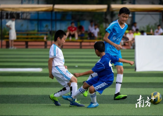 英德全市现有“全国青少年校园足球特色学校”26所、“广东省校园足球推广学校”7所，校园足球队超百支。英德市文广旅体局供图